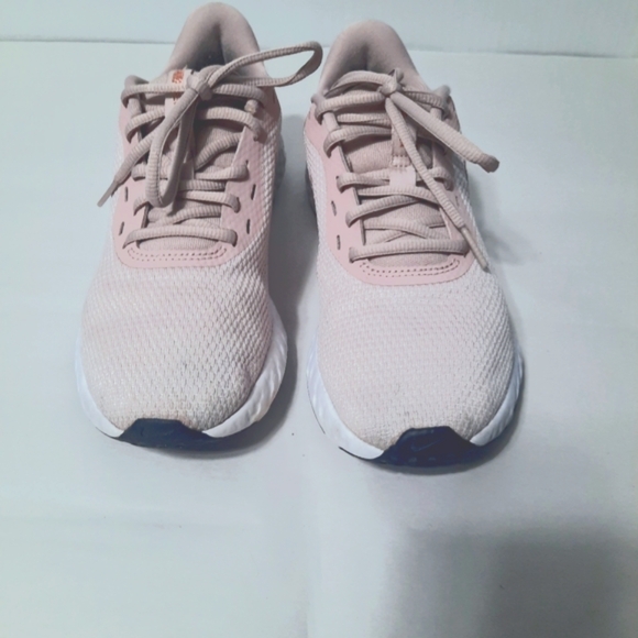 Nike Revolution 5 Sneakers Shoes Womens Sz 6.5 Barely Rose Athletic Running - Picture 2 of 8